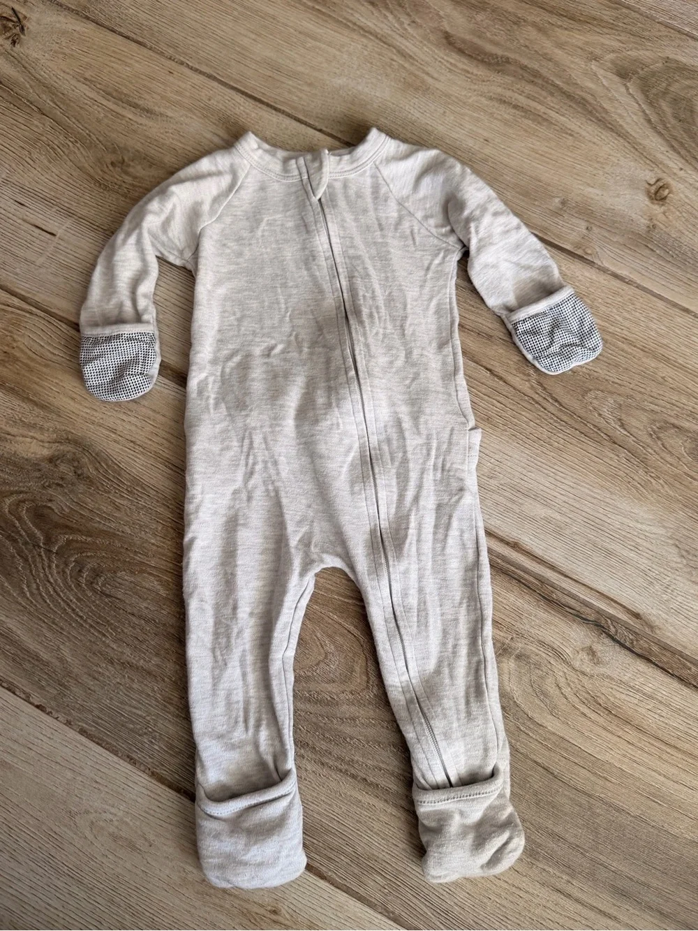 Kids Neutral Gray Long Sleeve Footed Pajamas - Soft Zipper Sleepwear